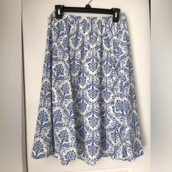 Francesca's Collections Dresses & Skirts - Francesca’s Blue and White Floral A-line Skirt